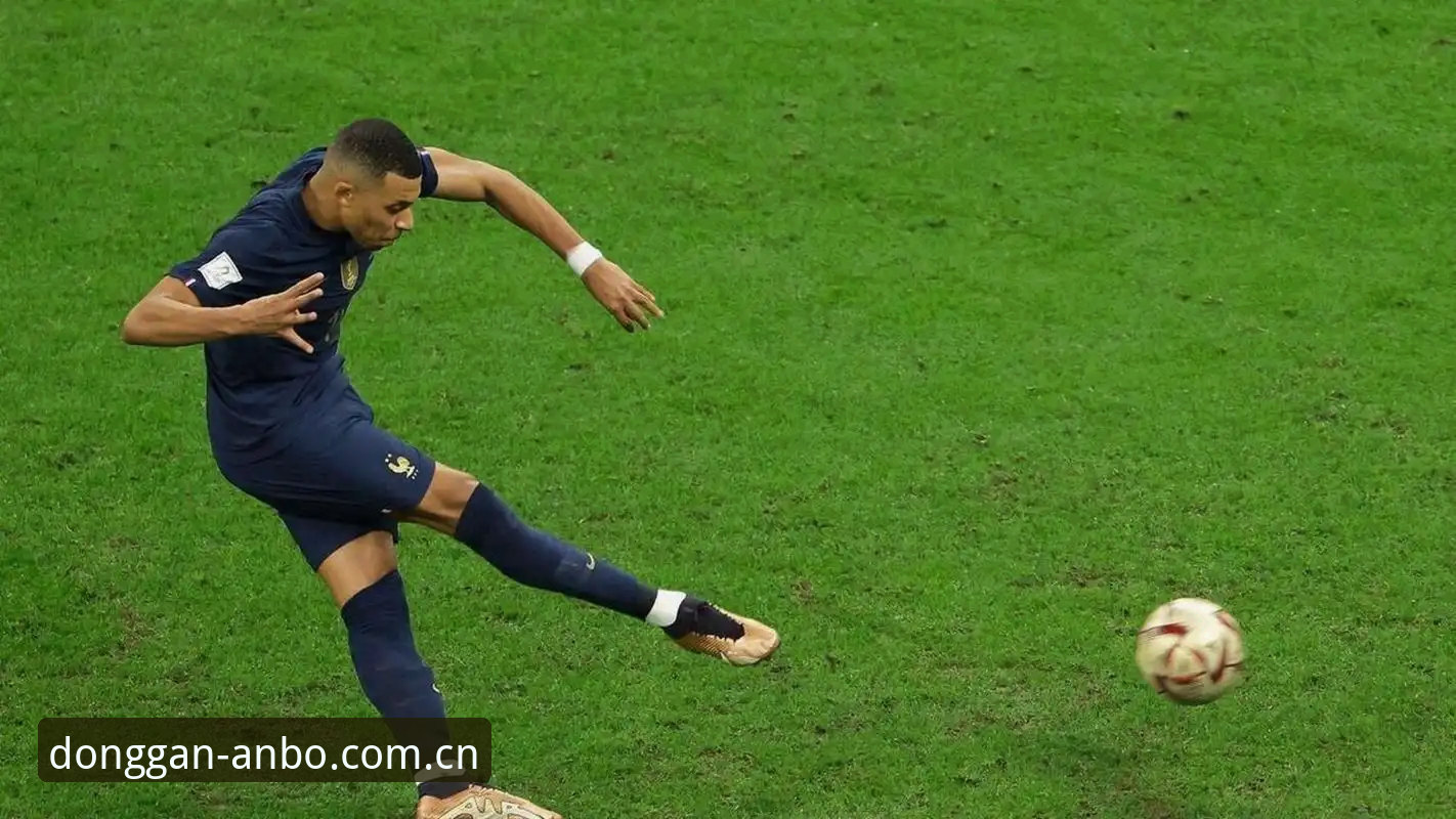 法国3-0伊拉克，姆巴佩的16球追平纪录，除了看球你还该关注什么？